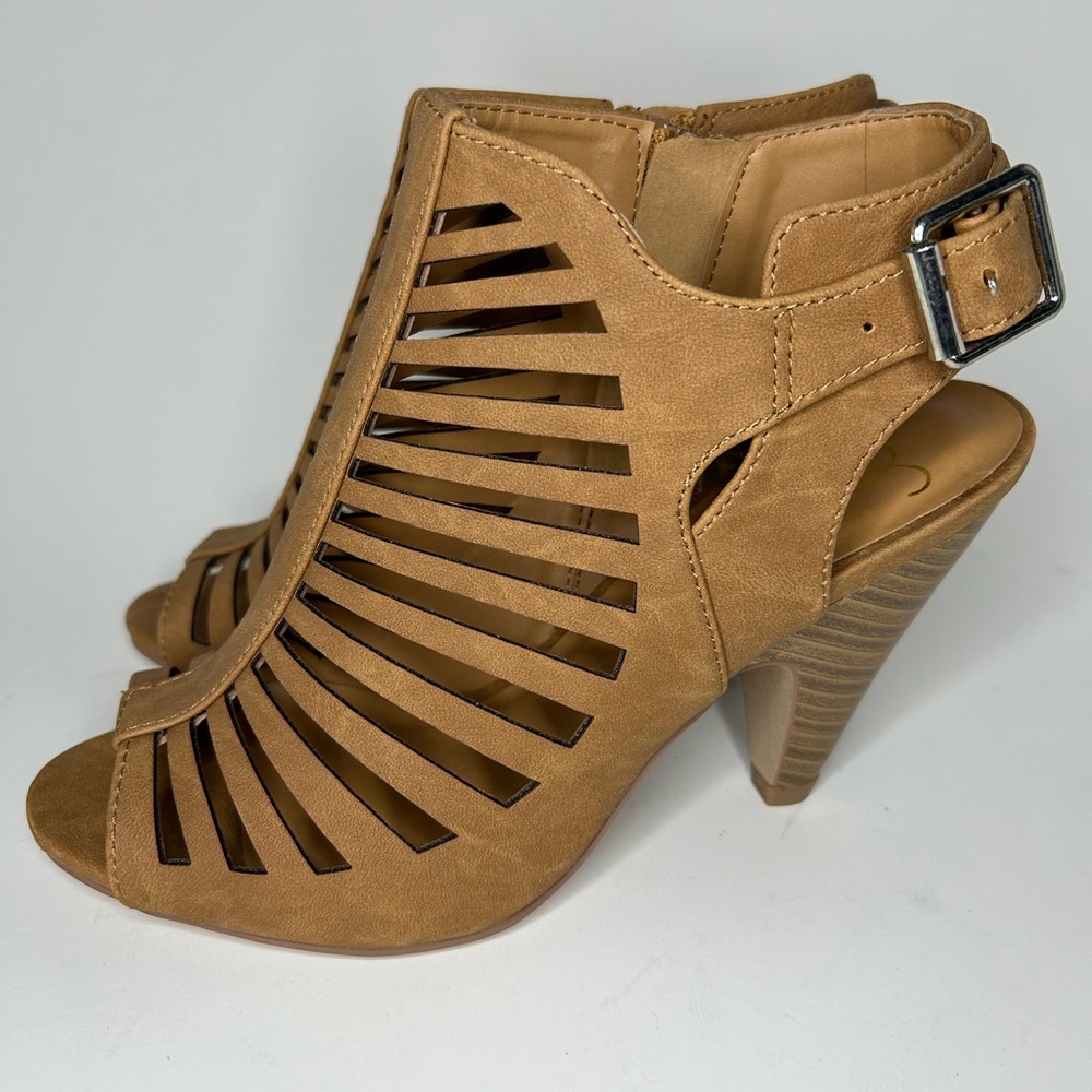 Delicious Cut Out Strappy Buckle Sling Back Open Toe Size 7
